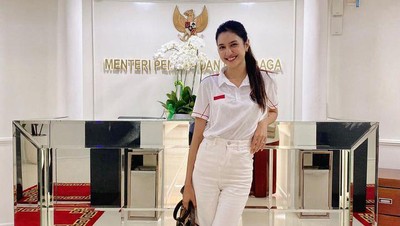 7 Potret Terbaru Mikha Tambayong yang Kini Jadi Tenaga Ahli Kemenpora