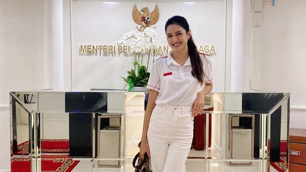 7 Potret Terbaru Mikha Tambayong yang Kini Jadi Tenaga Ahli Kemenpora