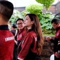 Mikha sendiri mengaku sangat senang dan bersemangat menjalani profesi barunya ini sekaligus untuk mendukung generasi muda Indonesia. Sangat senang bisa memberikan dukungan dan semangat secara langsung kepada para atlet kebanggaan kita. Doa untuk hasil yang terbaik dan untuk kesehatan dan keselamatan semua pihak yang terlibat dari keberangkatan sampai kembali ke Tanah air, tulisnya.Foto: Instagram Mikha Tambayong