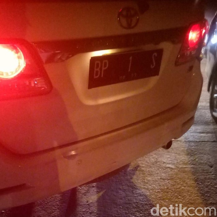 Mobil yang ditumpangi Bupati Anambas Diduga tabrak pemotor di Batam.