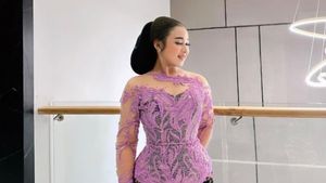 Gaya Niken Salindry Saat Bersanggul dan Tampil Casual