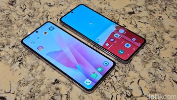 Kedua ponsel lipat ini juga setara dalam hal perangkat lunak. Galaxy Z Flip 4 awalnya dikirimkan dengan Android 12, namun kini telah ditingkatkan ke Android 13. Sedangkan Oppo Find N2 Flip dikirimkan dengan Android 13. Oppo berjanji memberikan peningkatan OS selama empat tahun dan pembaruan keamanan selama lima tahun, ini sama seperti Samsung. Tetapi dengan Galaxy Z Flip 4 sudah mendapatkan peningkatan ke Android 13, itu akan berhenti mendapatkan pembaruan di Android 16 sementara Find N2 Flip akan berakhir dengan Android 17. Foto: Adi Fida Rahman/detikINET