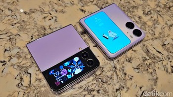 Samsung membuat layar eksternal Galaxy Z Flip4 untuk memeriksa notifikasi, mengambil selfie sesekali, itu mengapa ukurannya dibuat 1,9 inch. Oppo, di sisi lain, telah mengambil langkah berlawanan. Vendor asal China ini membuat layar bagian cover berukuran besar. Dengan ukuran 3,26 inch dapat membaca lebih banyak notifikasi yang masuk dan mendapatkan pratinjau kamera ukuran penuh saat mengambil selfie dalam posisi tertutup. Foto: Adi Fida Rahman/detikINET