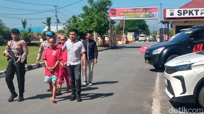 Pembobol toserba dan salon di Trucuk, Klaten saat dihadirkan di Mapolres Klaten, Selasa (23/5/2023).