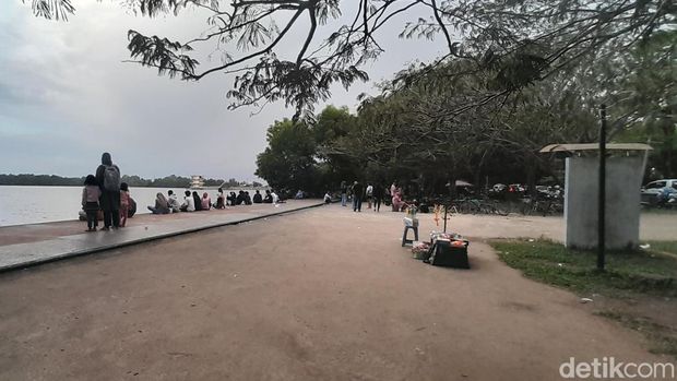 Pengunjung saat mendatangi kompleks JSC. (Candra Setia Budi/detikSumbagsel)