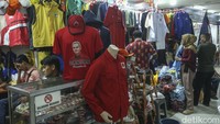 Selain itu atribut lain dari bakal calon legislatif juga mulai berdatangan.
