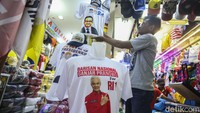 Pada tahun 2019 kios Hendra bahkan menampung orderan hingga ratusan ribu kaos dari semua calon presiden. Ia berharap pada Pemilu 2024 nanti orderan akan semakin meningkat, diketahui hingga kini baru ada tiga bakal calon Presiden yang telah diusung dari tiga koalisi seperti Anies Baswedan, Ganjar Pranowo dan Prabowo Subianto.