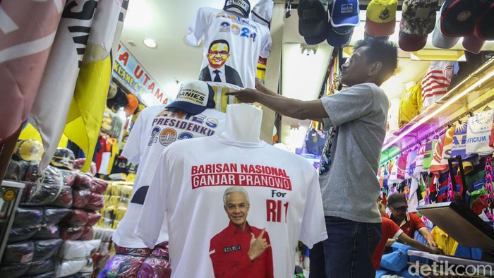Penjualan Atribut Partai di Pasar Senen Mulai Meningkat Penjualan Atribut Partai di Pasar Senen Mulai Meningkat