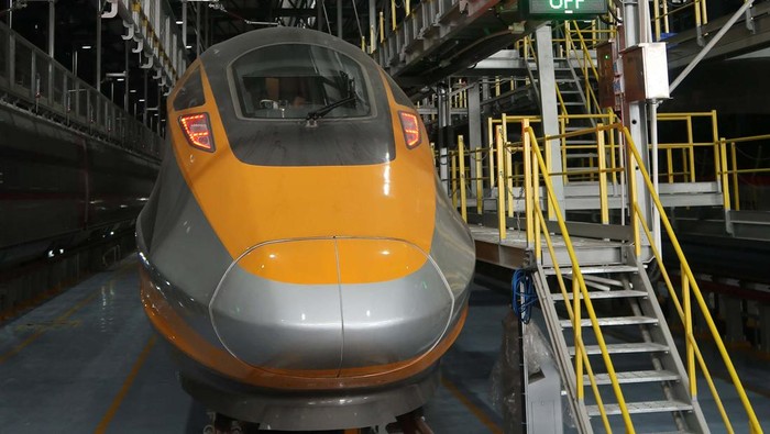 Ini adalah joint workshop di Depo Tegalluar. Di lokasi ini akan menjadi rumah bagi 11 EMU dan 1 CIT Kereta Cepat Jakarta Bandung.