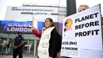 Pertemuan Pemegang Saham Shell Diwarnai Aksi Demo