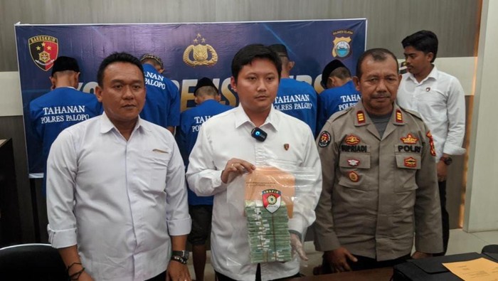 Polres Palopo saat melaksanakan press rilis pengungkapan uang palsu.