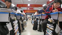 Tes tersebut menguji siswa dengan empat mata pelajaran, yakni matematika, bahasa Inggris, bahasa China, dan mipa atau soshum. Hasil dari ujian tersebut menjadi satu-satunya syarat diterima universitas di China.  