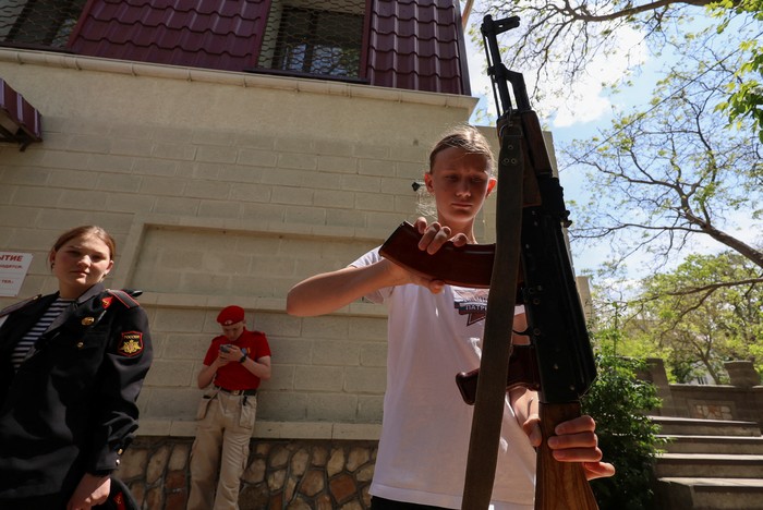 Members of Russias Youth Army military-patriotic movement and other participants attend a demonstration lesson that is part of an extracurricular educational program, which involves weapon training, first aid treatment, camping skills and other courses, in Sevastopol, Crimea, May 19, 2023. REUTERS/Alexey Pavlishak