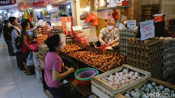 Sabar Buibu, Harga Telur Ayam Masih di Atas Rp 30 Ribu Per Kilo Harga telur ayam negeri masih terpantau tinggi di Jakarta. Hari ini, harga telur mencapai Rp 30.500 per kilogram.