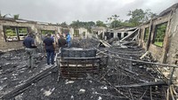 Penyebab kebakaran itu belum diketahui secara jelas. Seorang anggota oposisi dalam parlemen Guyana, Natasha Singh-Lewis, menyerukan penyelidikan dilakukan untuk mencari tahu secara jelas penyebab kebakaran itu. AP Photo  