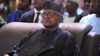 Aliko adalah pendiri Dangote Group yang merupakan orang terkaya di Afrika. Bahkan, Forbes menobatkannya sebagai orang kulit hitam terkaya di dunia.  