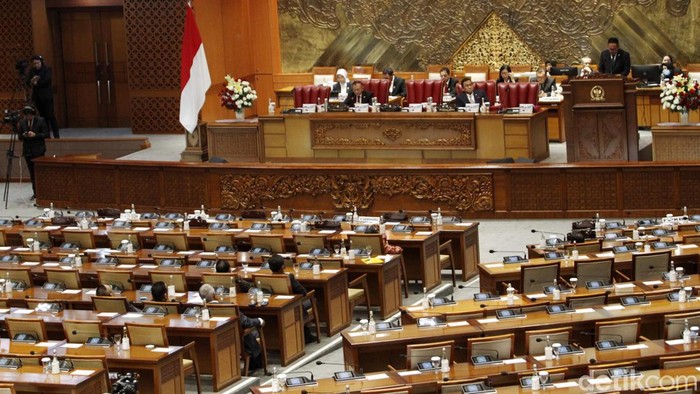 DPR RI menggelar rapat paripurna ke-24 Masa Sidang V Tahun Sidang 2022-2023, Selasa (23/5). Rapat yang membahas RAPBN tahun 2024 berupa penyampaian pandangan fraksi itu dihadiri 57 anggota secara fisik.