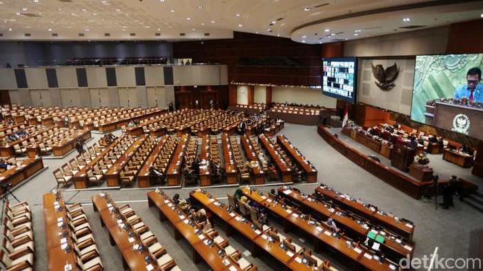 DPR RI menggelar rapat paripurna ke-24 Masa Sidang V Tahun Sidang 2022-2023, Selasa (23/5). Rapat yang membahas RAPBN tahun 2024 berupa penyampaian pandangan fraksi itu dihadiri 57 anggota secara fisik.