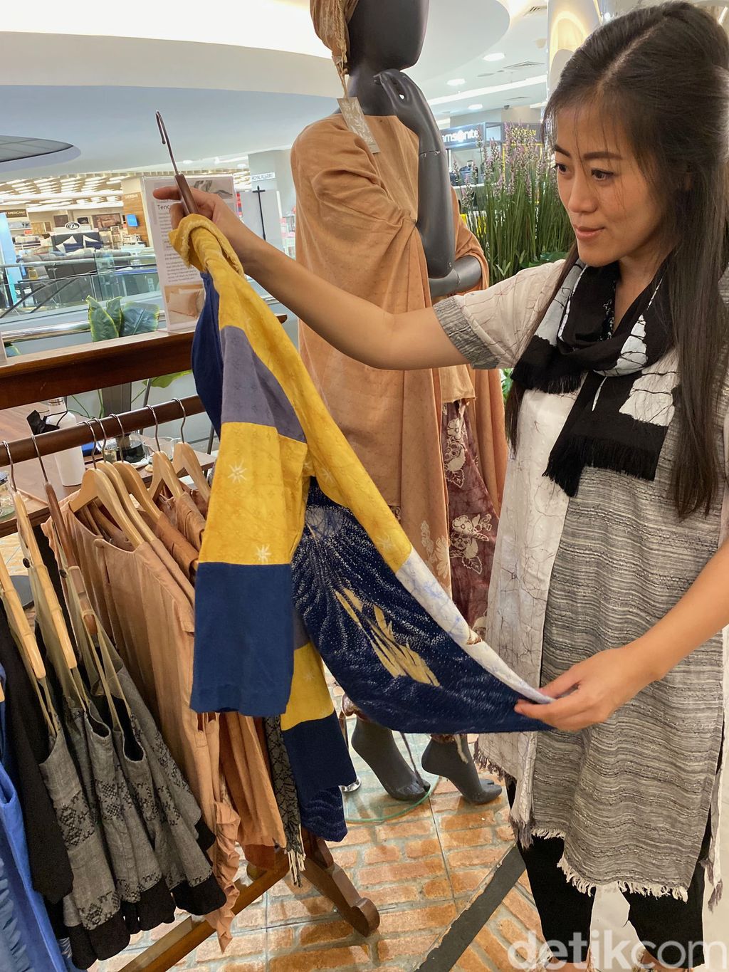 Tenun Batik KaIND Tenun Batik KaIND