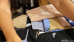 Foto: Pesona Kain Tenun-Batik Sutra Eri, Ada Motif Pasir Berbisik