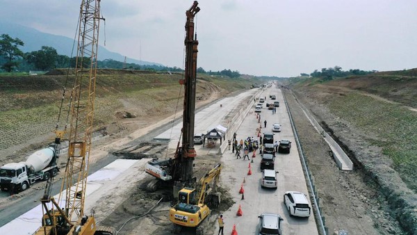 Tol Cisumdawu Dilapisi Ini untuk Kurangi Risiko Longsor