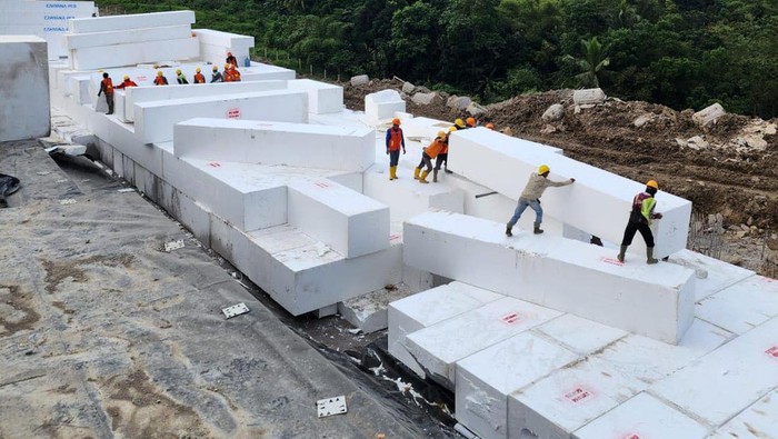 Menteri PUPR Basuki Hadimuljono meminta konstruksi Tol Cisumdawu Seksi 4-6 rampung awal Juni 2023, sehingga dapat beroperasi seluruhnya 62 km.