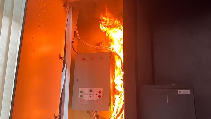 Trafo di Kantor Bawaslu Riau yang terbakar. (Foto: Istimewa)
