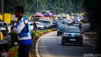 Lalin Tol JORR terpantau macet dari ruas Pondok Ranji, Tangsel. 