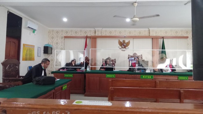 Warga negara Brasil Manuela Vitoria De Araujo Farias (19) dituntut hukuman 12 tahun penjara atas kepemilikan narkoba. Tuntutan disampaikan di sidang daring di PN Denpasar, Selasa (23/5/2023).