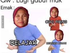 10 Meme Kelakuan Emak yang Suka Bikin Kangen