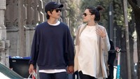 Song Joong Ki ada jadwal menghadiri Festival Film Cannes 2023. Sang istri setia menemani. (Foto: GC Images/MEGA)