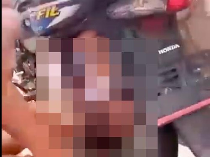 Anak Nyangkut di ban motor