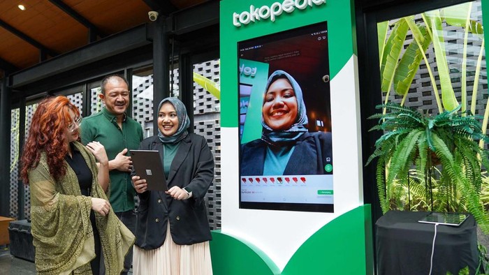 Beli Produk di Tokopedia, Kini Bisa Coba Secara Virtual Tokopedia, meluncurkan fitur Augmented Reality (AR). Melalui fitur ini, masyarakat dapat mencoba berbagai produk makeup, secara virtual sebelum membeli.