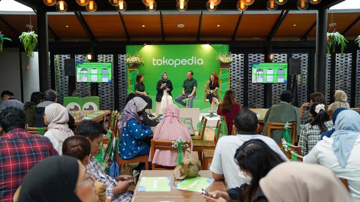 Beli Produk di Tokopedia, Kini Bisa Coba Secara Virtual Tokopedia, meluncurkan fitur Augmented Reality (AR). Melalui fitur ini, masyarakat dapat mencoba berbagai produk makeup, secara virtual sebelum membeli.