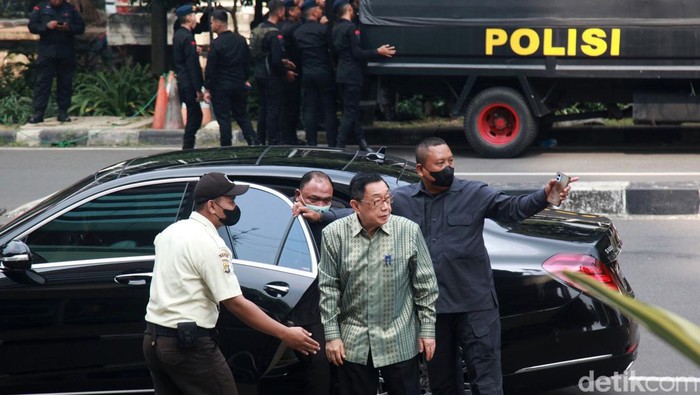 Bos Maspion Group Alim Markus Penuhi Panggilan KPK Direktur Utama PT Indal Alumunium Industry atau Maspion Group, Alim Markus, tiba di Gedung KPK, Jakarta, Rabu (24/5/2023). Alim Markus diperiksa terkait kasus gratifikasi mantan Bupati Sidoarjo Saiful Ilah.