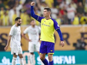 Ronaldo Sujud Syukur Usai Cetak Gol Kemenangan Al Nassr vs Al Shabab
