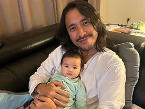 Cerita Ello Jadi Ayah Baru: Pengalaman Luar Biasa, Sering Bangun Jam 3 Pagi