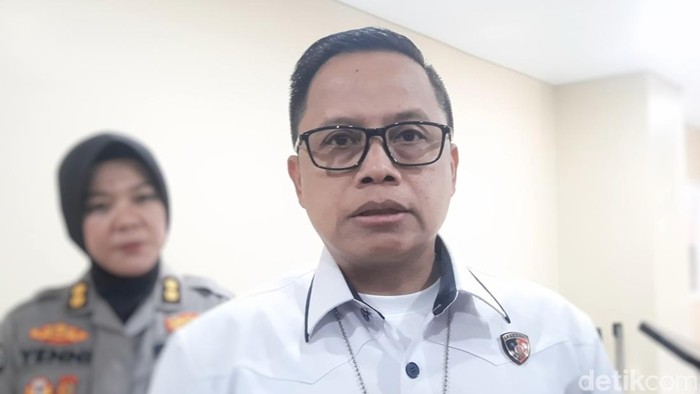 Dirreskrimum Polda Sumsel Kombes M Anwar Reksowidjojo memberikan keterangan terkait tersangka pencabulan anak yang melakukan sumpah pocong di Palembang.