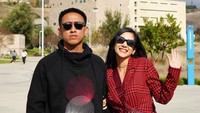 Keduanya menikah pada 2017 dan suami Fanny saat ini kerap bolak balik Jakarta-Bali.  Foto: Instagram @fannyghassani