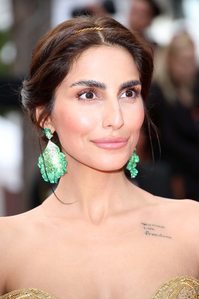 Farnoush yang lahir di Iran Utara kini tinggal di Jerman dan memulai karier modelling internasionalnya saat usianya 28 tahun. Dia bernaung di bawah agensi model MMG Models dan Brave Models. Foto: Getty Images