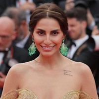 Tato yang menghiasi bahu Farnous Hamidian ini hanya bersifat temporer. Namun lewat tato tersebut dia sukses mencuri atensi dan apa yang disuarakannya menjadi perhatian di seluruh dunia. Foto: Getty Images