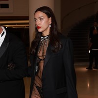 Irina Shayk terus mempertegas eksistensinya di Cannes Film Festival 2023. Teranyar, ia menghadiri sebuah pesta yang digelar majalah Vogue di Hotel Martinez, Cannes, Prancis, pada Senin (22/5/2023). (Foto: Arnold Jerocki/GC Images)