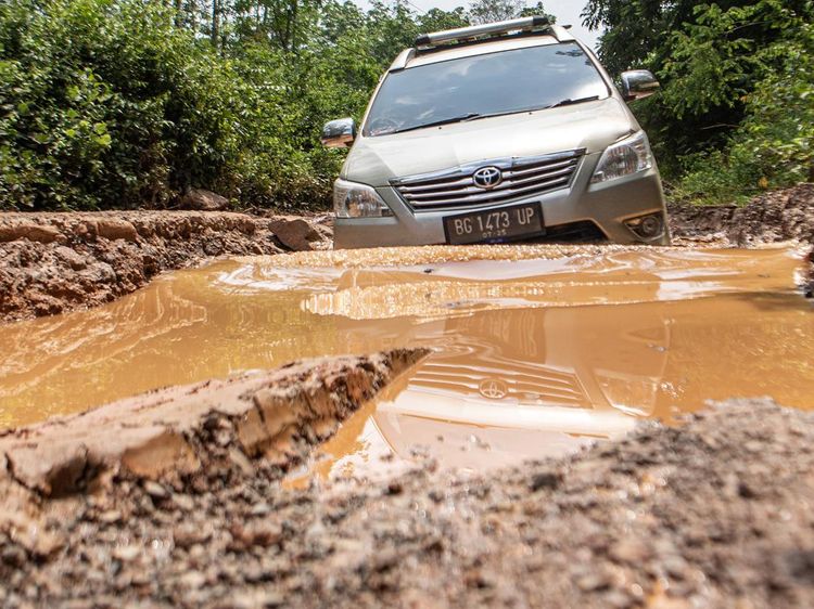 Pak Jokowi, Begini Potret Jalan Rusak Parah di Sumsel