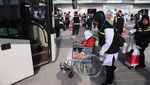 Potret Jamaah Haji Indonesia Kloter Pertama Tiba di Madinah