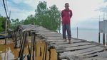 Menantang Maut! Begini Kondisi Jembatan Rusak di Jabung Timur