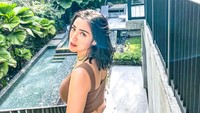 Memiliki dua orang anak, tubuh Jessica Iskandar tetap terjaga. Foto: Instagram @inijedar