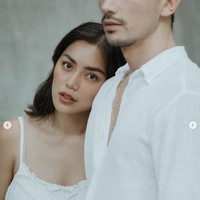 Jessica tampil natural dengan mengenakan makeup minimalis. Rambut pendeknya pun hanya dibiarkan terurai tanpa dicatok. Foto: Instagram/@inijedar