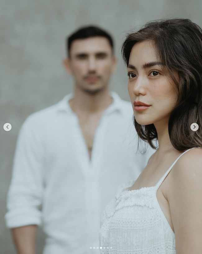 Unggahan tersebut pun banyak mendapat komentar dari para netizen. Tak sedikit yang justru salfok dengan hidung baru Jessica setelah operasi plastik rongga hidung. Foto: Instagram/@inijedar