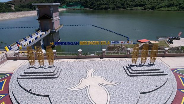 Kementerian Pekerjaan Umum dan Perumahan Rakyat (PUPR) terus melanjutkan penyelesaian pembangunan 61 bendungan pada 2015-2025 di berbagai wilayah Indonesia. (Dok. Kementerian PUPR)