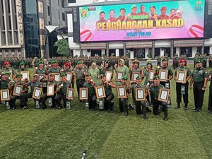 KSAD Dudung Beri Hadiah Uang-Motor ke Atlet TNI Peraih Medali SEA Games